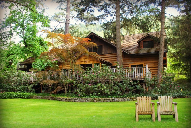 Independent hotels weasku inn lawn erik johnson jetoca