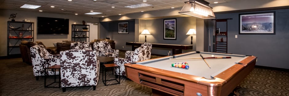 Independent hotels pine lodge whitefish 00 gallery image 9a wamldy