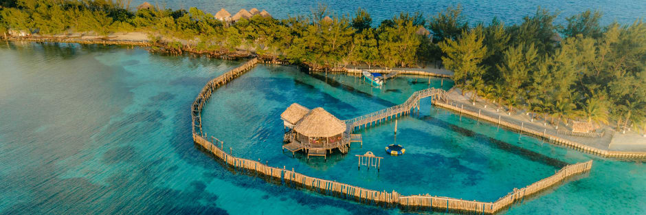 Independent hotels thatch caye resort 000 gallery image 1 na6m3v