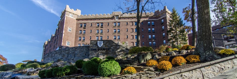 Independent hotels thayer 00 amenities 01 n6b8xp