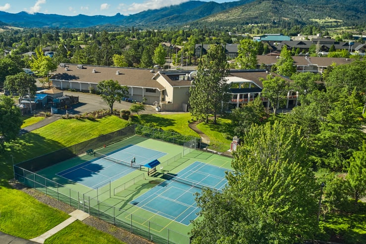Independent hotels ashland hills hotels and suites 00 gallery image 1 comdfz