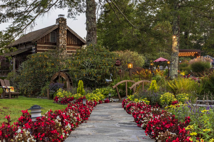 Independent hotels azalea garden inn azalea garden inn exterior details 1 sarah leffler thjapa