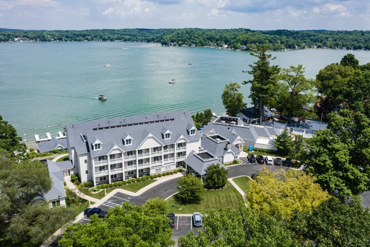 Independent hotels bay pointe inn architecture 1 ebioxs