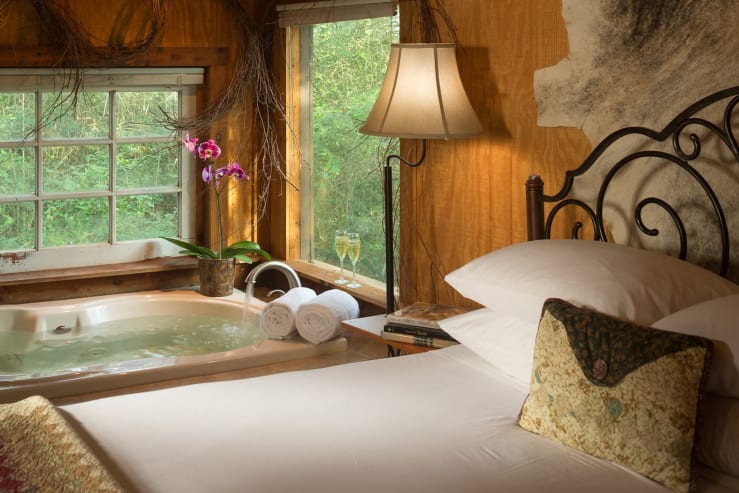 Independent hotels blisswood bandb enchanted cabin bed and tub kelly garbarino neterv