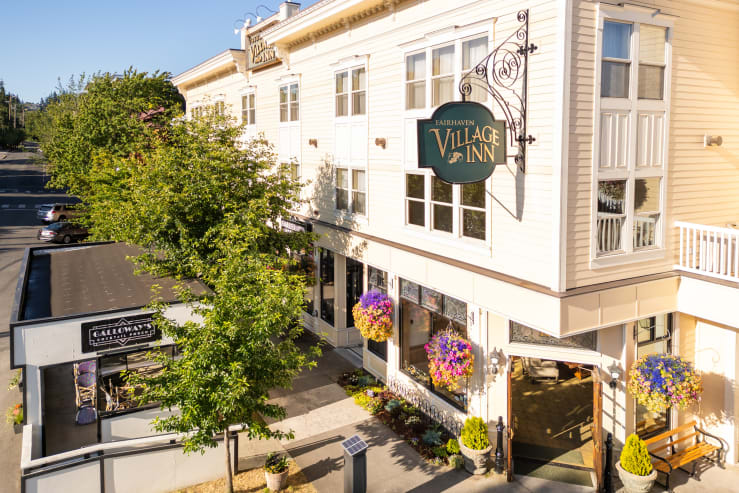 Independent hotels fairhaven village inn 00 gallery image 1 h74p4x