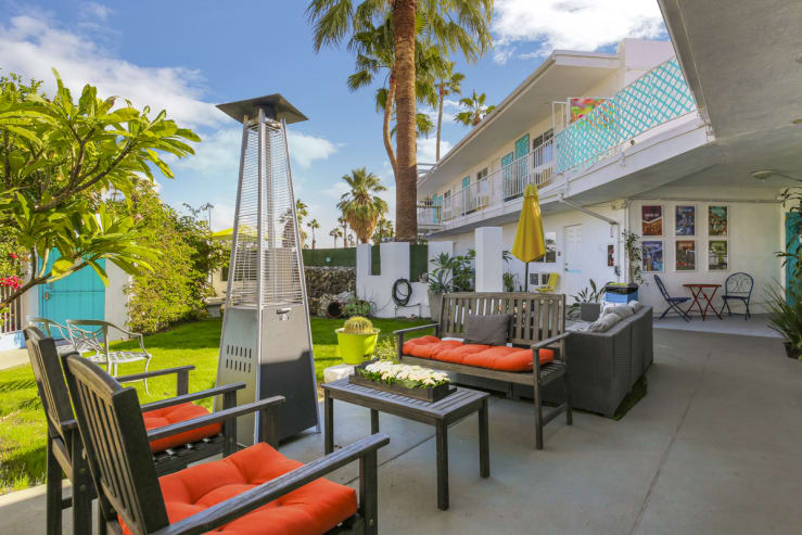 Independent hotels inn palm springs 000 gallery image 1 ju0ouu