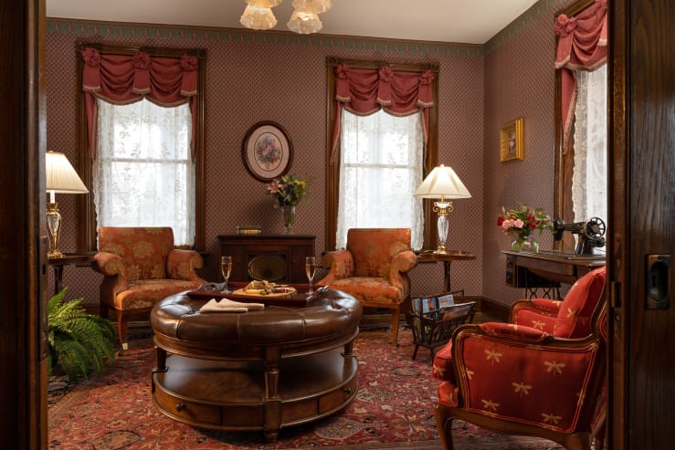 Independent hotels inn spa intercourse village 00 gallery image 1 irjlfw