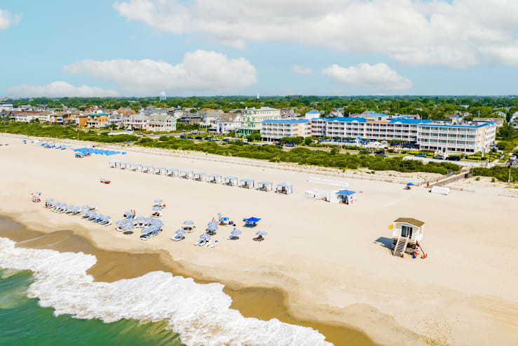 Independent hotels la mer beachfront resort 00 gallery image 1 kppwzm