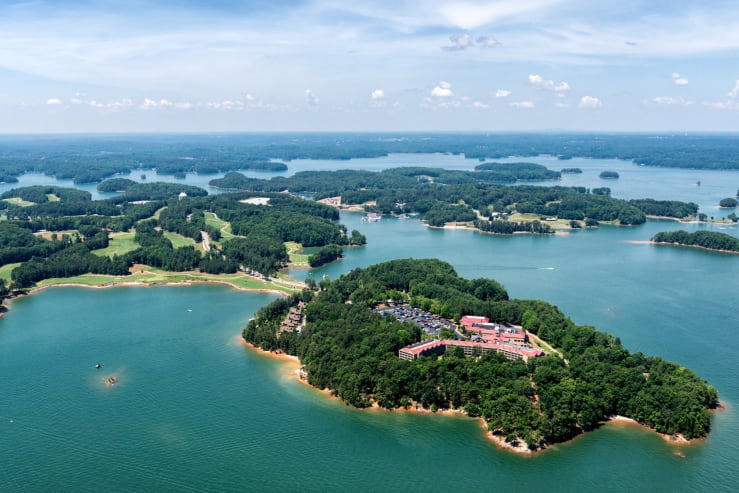 Independent hotels lanier lslands lodge 00 gallery image 1a s9qlrg