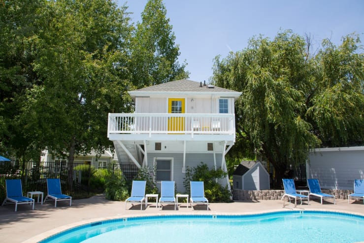 Independent hotels lithia springs resort 00 gallery image 1 yqc1mg