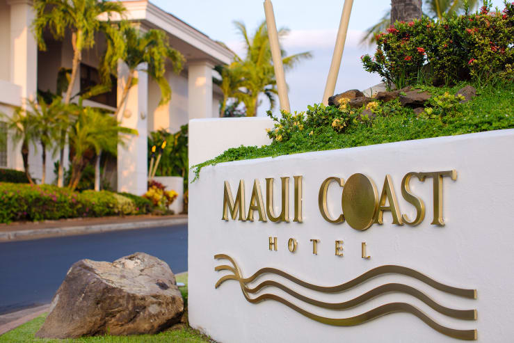 Independent hotels maui coast hotel 00 gallery image 1 fmi7bs