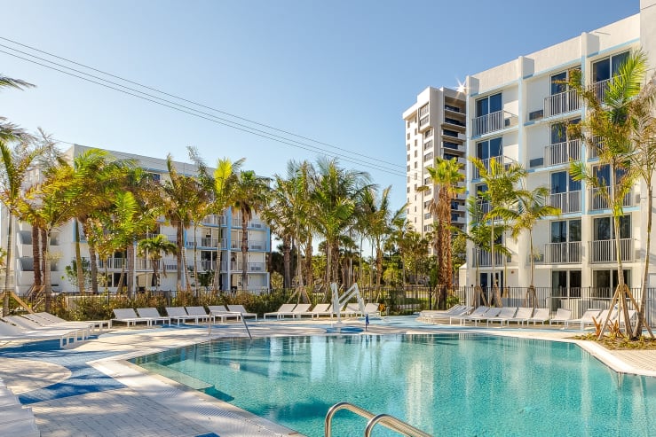 Independent hotels plunge beach resort 00 gallery image 2 dhcsgz