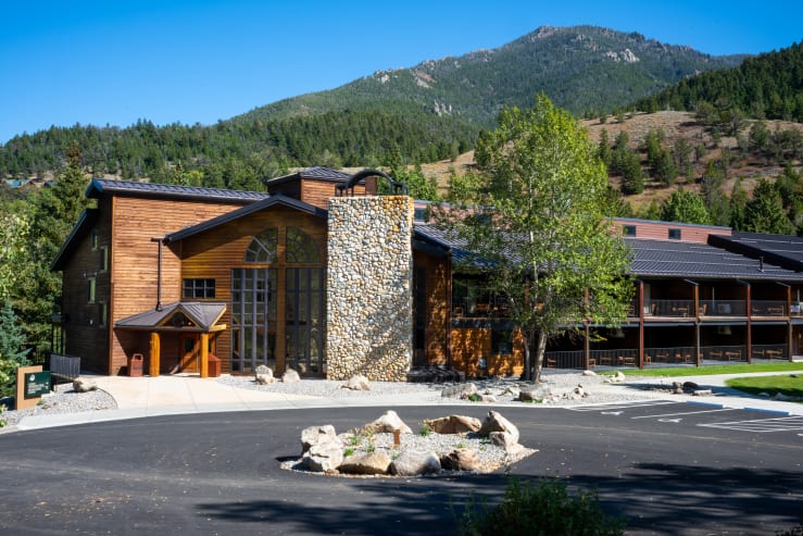 Independent hotels rock creek resort 00 gallery image 1 mjdfvn