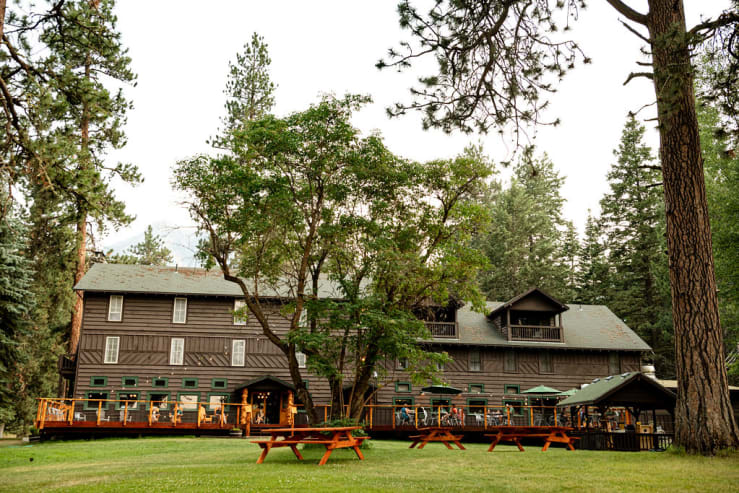 Independent hotels wallowa lake lodge 00 gallery image 1 gt3brx