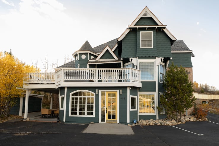 Independent hotels winter park chateau wpc architecture details 1 tgxfva