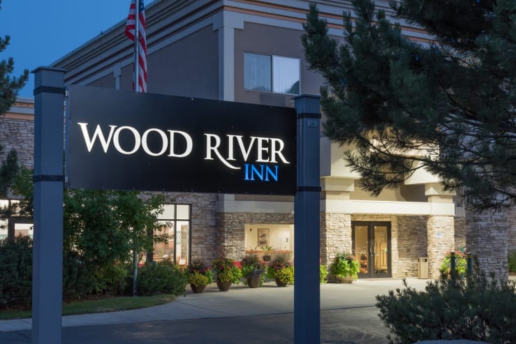 Independent hotels wood river inn and suites 00 gallery image 1 dypr5a